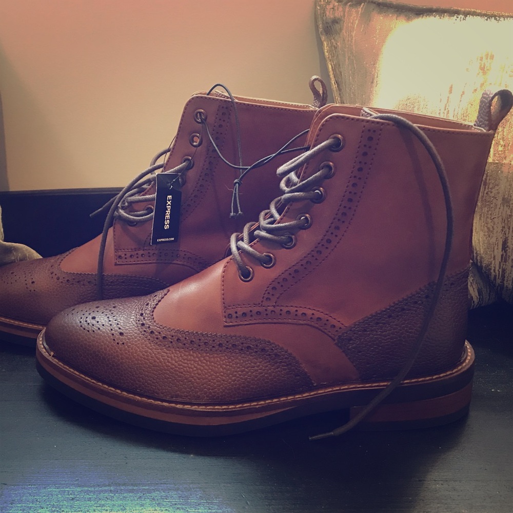 NWT men’s Express boots.